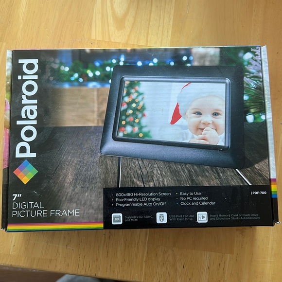Digital Picture Frame by Polaroid - Picture 1 of 3